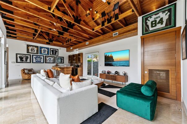 Interior, Living room, Pendant Lights, Wooden Beams, Wooden Ceilings
