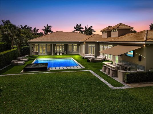Backyard, Exterior, Pool