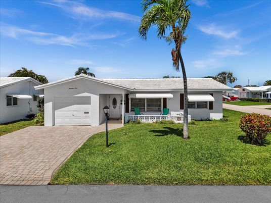 Attached, Exterior, Facade, Ranch