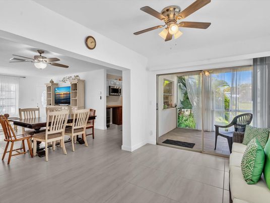 Dining room, Interior