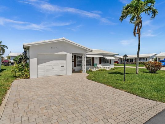 Attached, Exterior, Facade, Ranch