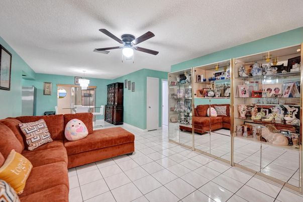 Chandelier, Interior, Living room