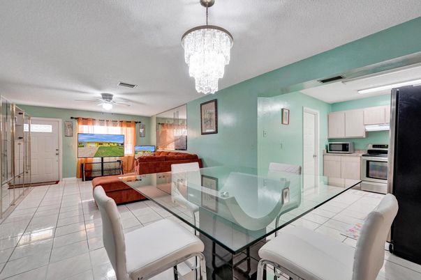 Chandelier, Dining room, Interior, Kitchen