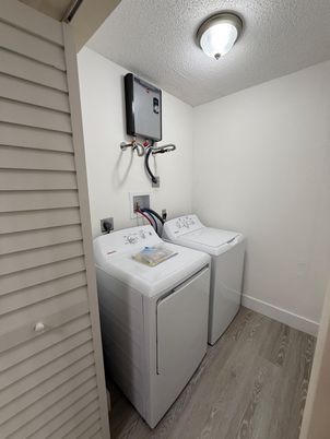Interior, Washer, Wood Texture Flooring