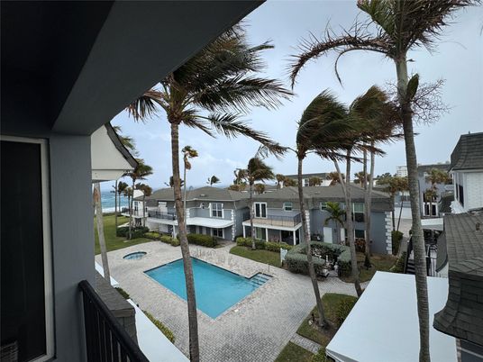 Exterior, Pool