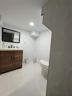 Bathroom, Interior, Recessed Lighting