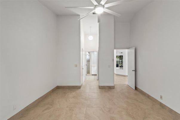 Empty room, Interior, Pendant Lights