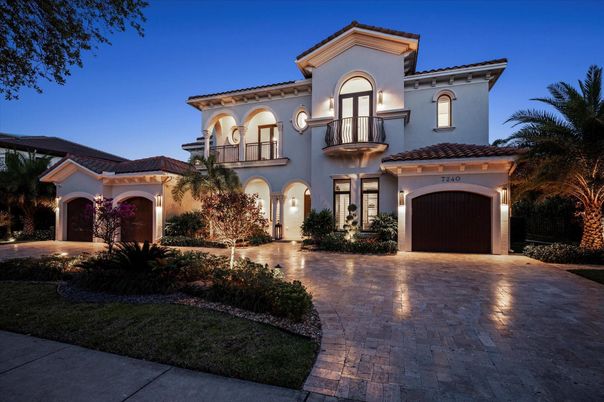 Attached, Exterior, Facade, Mediterranean