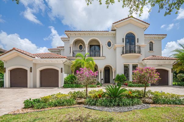 Attached, Exterior, Facade, Mediterranean