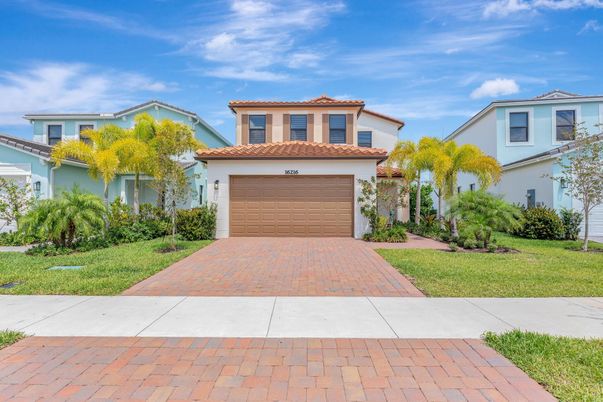 Attached, Exterior, Facade, Mediterranean