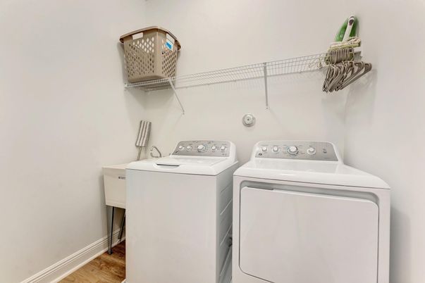 Interior, Utility Closets, Washer, Wood Texture Flooring