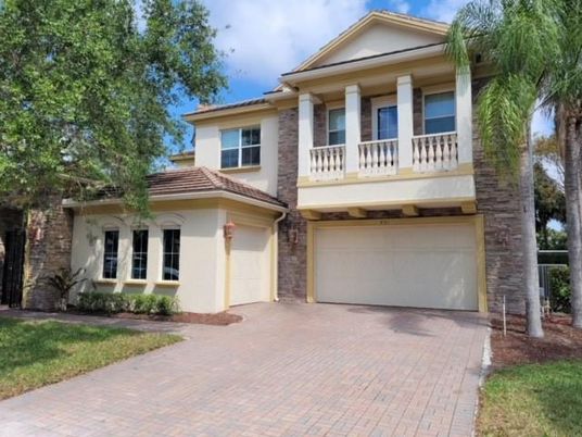 Attached, Exterior, Facade, Mediterranean