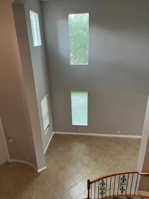 Empty room, Interior