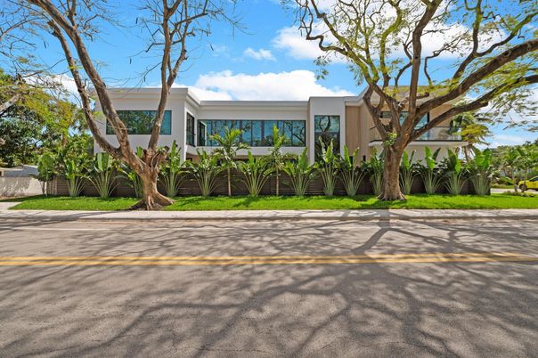 Exterior, Facade, Modern