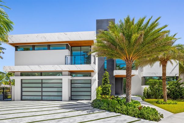 Attached, Exterior, Facade, Modern