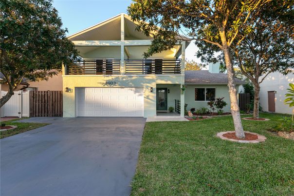 Attached, Exterior, Facade, Modern