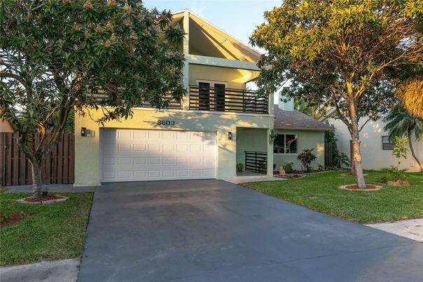 Attached, Exterior, Facade, Modern