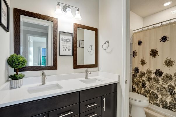 Bathroom, Dual Sink Vanities, Interior, Recessed Lighting