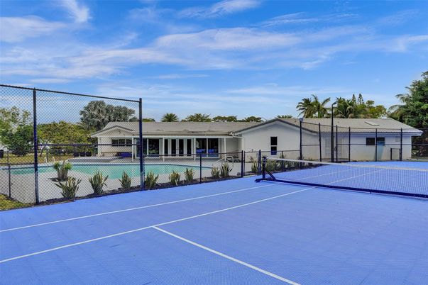 Exterior, Tennis Courts