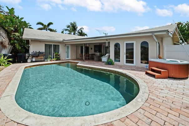 Exterior, Hot Tub, Pool