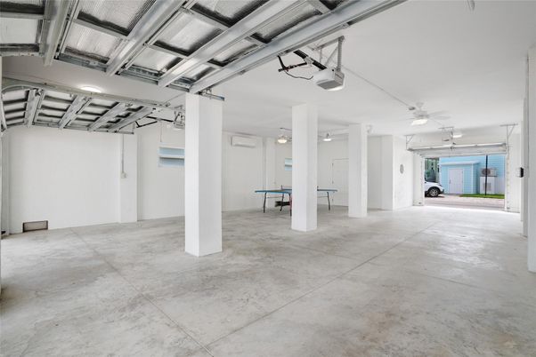 Garage, Interior