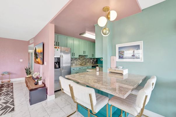 Dining room, Interior, Kitchen, Marble, Pendant Lights