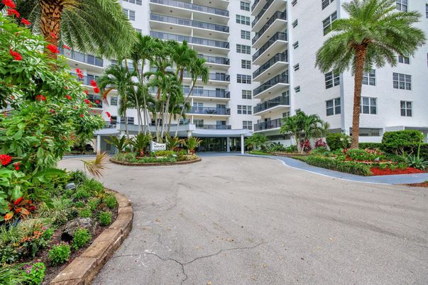 Exterior, Facade, Condo Building