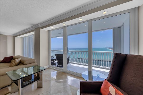 Interior, Living room, Recessed Lighting, Water