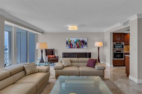 Interior, Kitchen, Living room, Stainless Steel Appliances