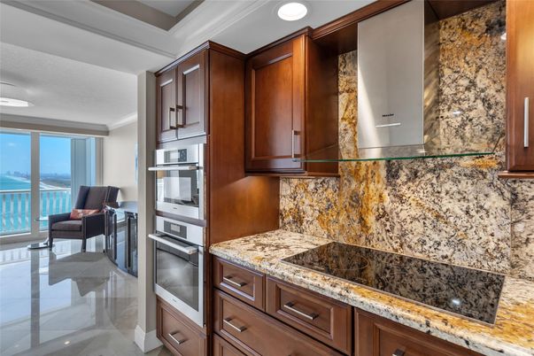 Interior, Kitchen, Recessed Lighting, Water