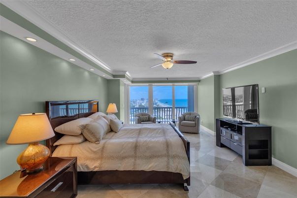 Bedroom, Interior, Recessed Lighting, Water