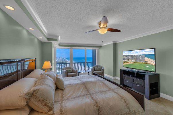 Bedroom, Interior, Recessed Lighting, Water