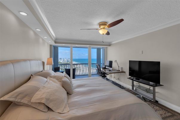 Bedroom, Interior, Recessed Lighting, Water