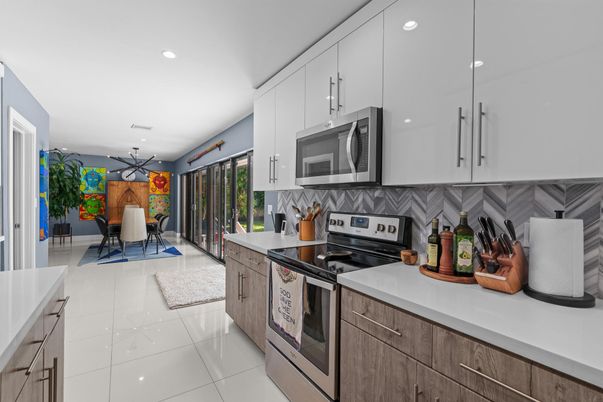 Dining room, Interior, Kitchen, Recessed Lighting, Stainless Steel Appliances