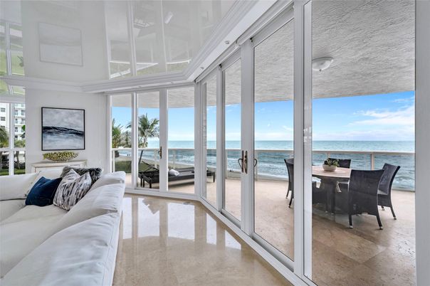 Interior, Sun Room, Water