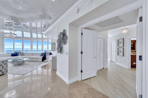Chandelier, Interior, Living room