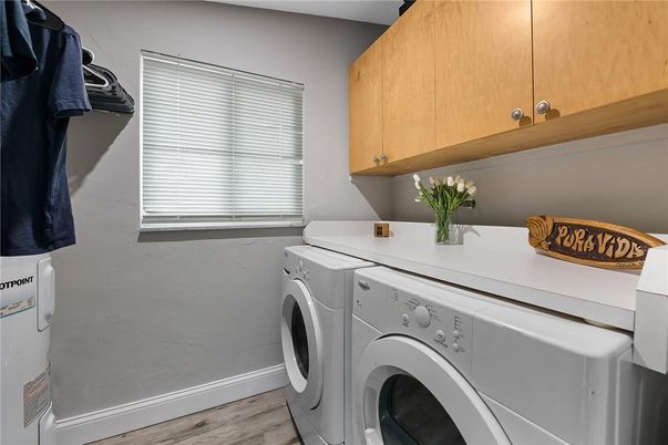 Interior, Washer, Wood Texture Flooring