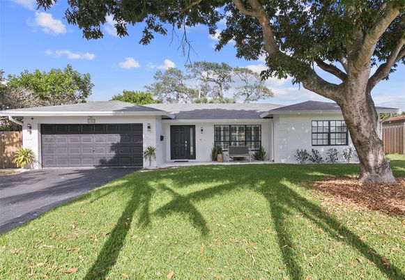 Attached, Exterior, Facade, Ranch