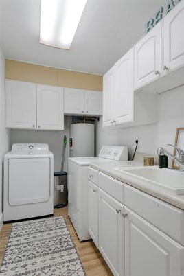 Interior, Washer, Wood Texture Flooring