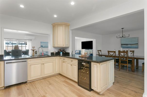 Chandelier, Dining room, Interior, Kitchen, Recessed Lighting, Wood Texture Flooring