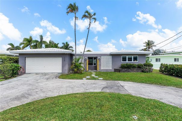 Attached, Exterior, Facade, Ranch