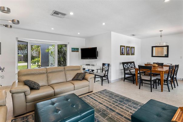 Dining room, Interior, Living room, Pendant Lights, Recessed Lighting