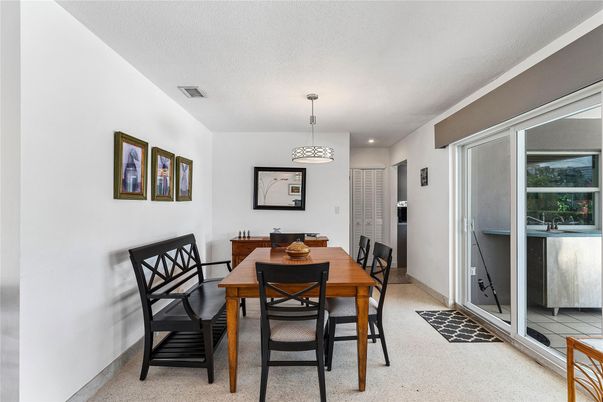 Dining room, Interior, Pendant Lights, Recessed Lighting