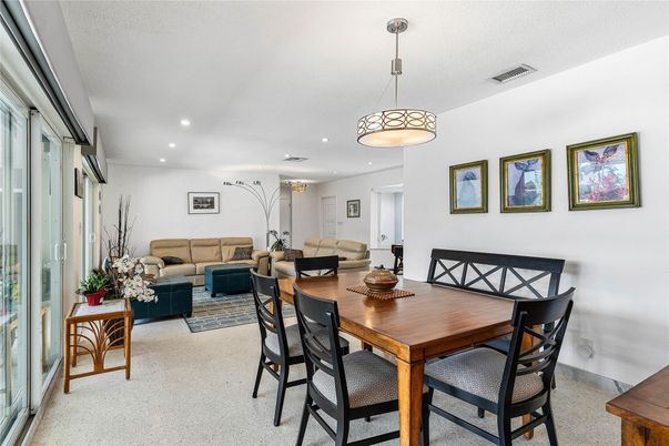 Dining room, Interior, Living room, Pendant Lights, Recessed Lighting