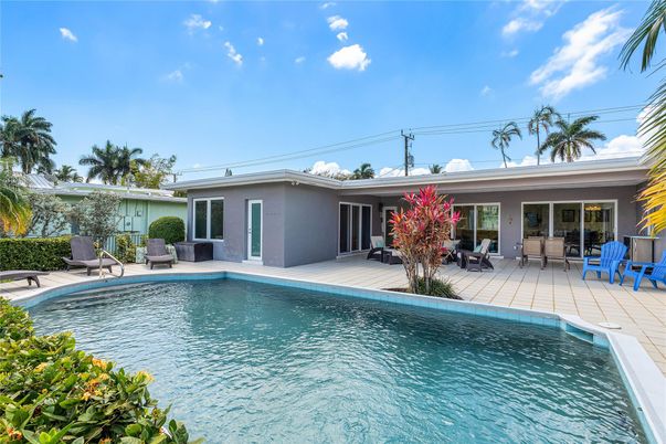 Exterior, Pool