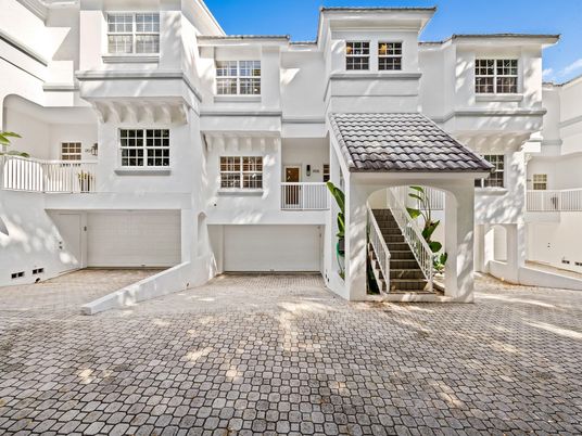 Attached, Exterior, Facade, Mediterranean