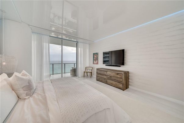 Bedroom, Interior, Water