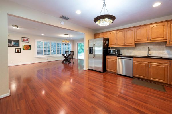 Chandelier, Dining room, Interior, Kitchen, Pendant Lights, Recessed Lighting, Stainless Steel Appliances, Wood Texture Flooring