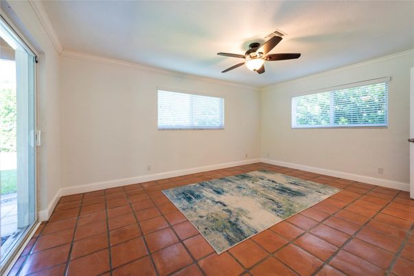 Empty room, Interior