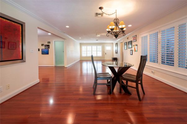 Chandelier, Dining room, Interior, Recessed Lighting, Wood Texture Flooring